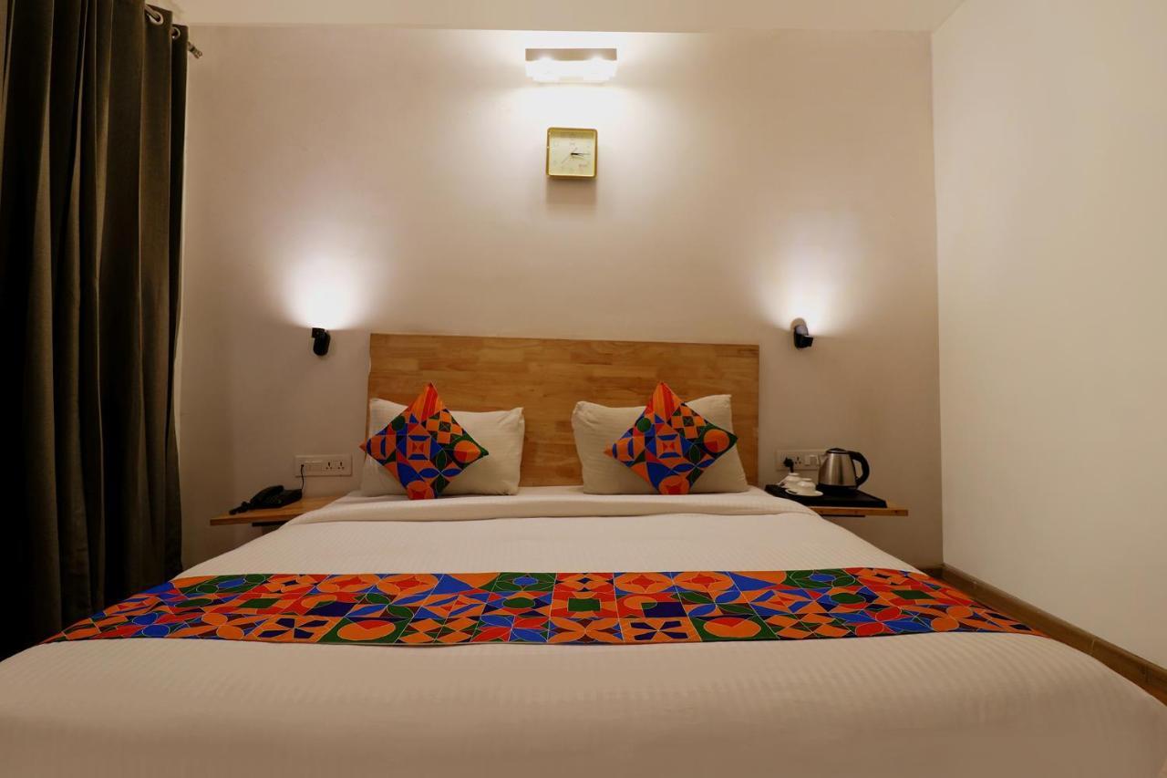 Fabhotel The Glory Gurgaon Esterno foto